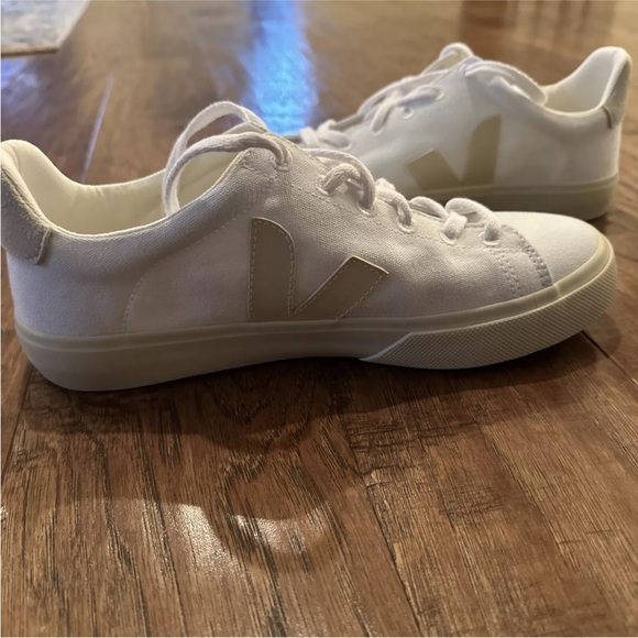 NIB Veja campo canvas sneaker size 9/40 - Picture 2 of 5